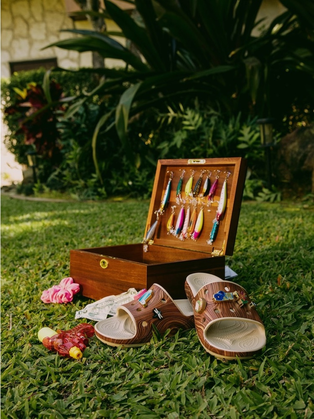 SZA CROCS Woodgrain-Print Slide Sandals with Cream Footbed and Multicolor Charms
